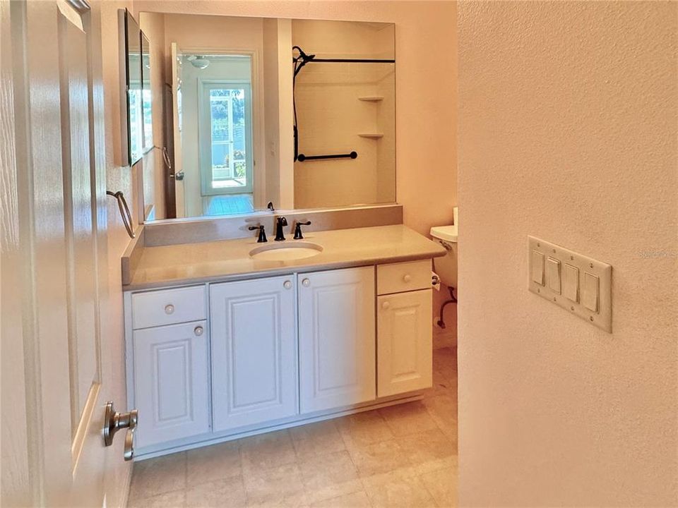 For Sale: $450,000 (2 beds, 2 baths, 1258 Square Feet)