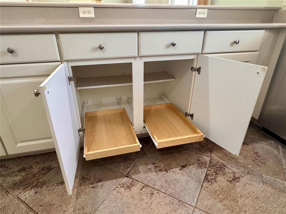 For Sale: $450,000 (2 beds, 2 baths, 1258 Square Feet)