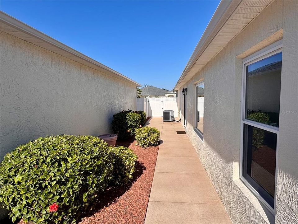 For Sale: $450,000 (2 beds, 2 baths, 1258 Square Feet)