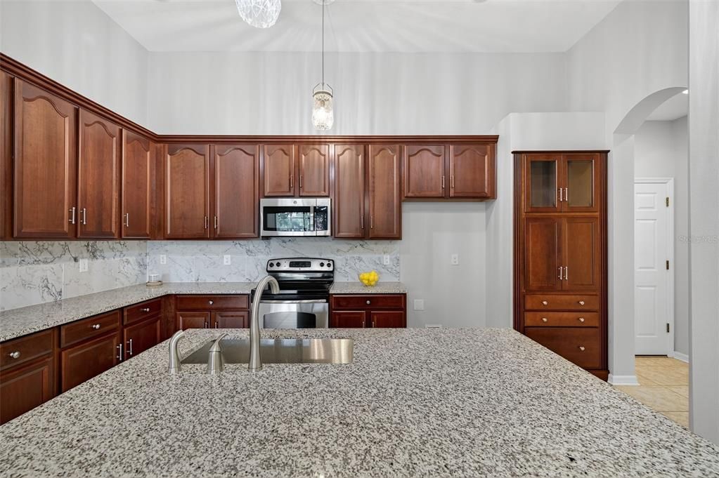 待售: $490,000 (4 贝兹, 3 浴室, 2637 平方英尺)