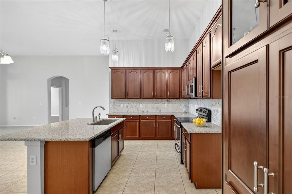 待售: $490,000 (4 贝兹, 3 浴室, 2637 平方英尺)