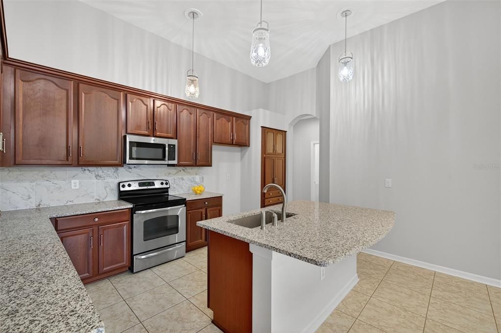 待售: $490,000 (4 贝兹, 3 浴室, 2637 平方英尺)