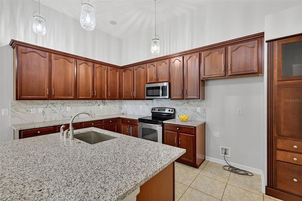 待售: $490,000 (4 贝兹, 3 浴室, 2637 平方英尺)