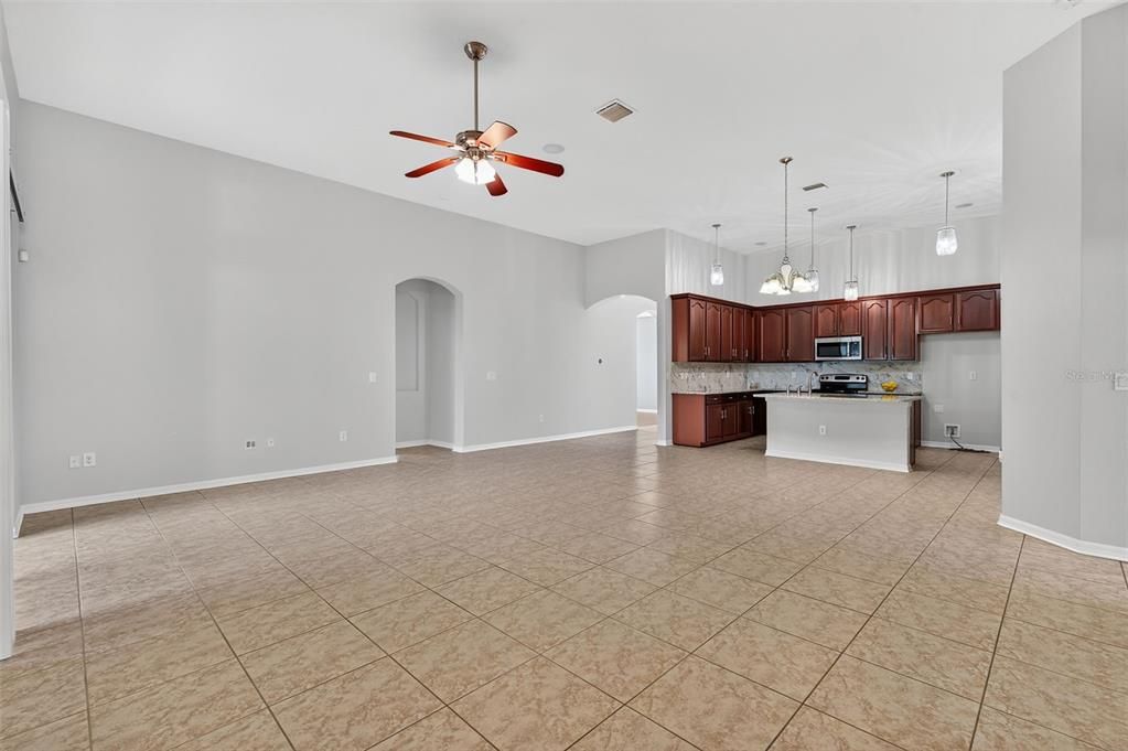 待售: $490,000 (4 贝兹, 3 浴室, 2637 平方英尺)