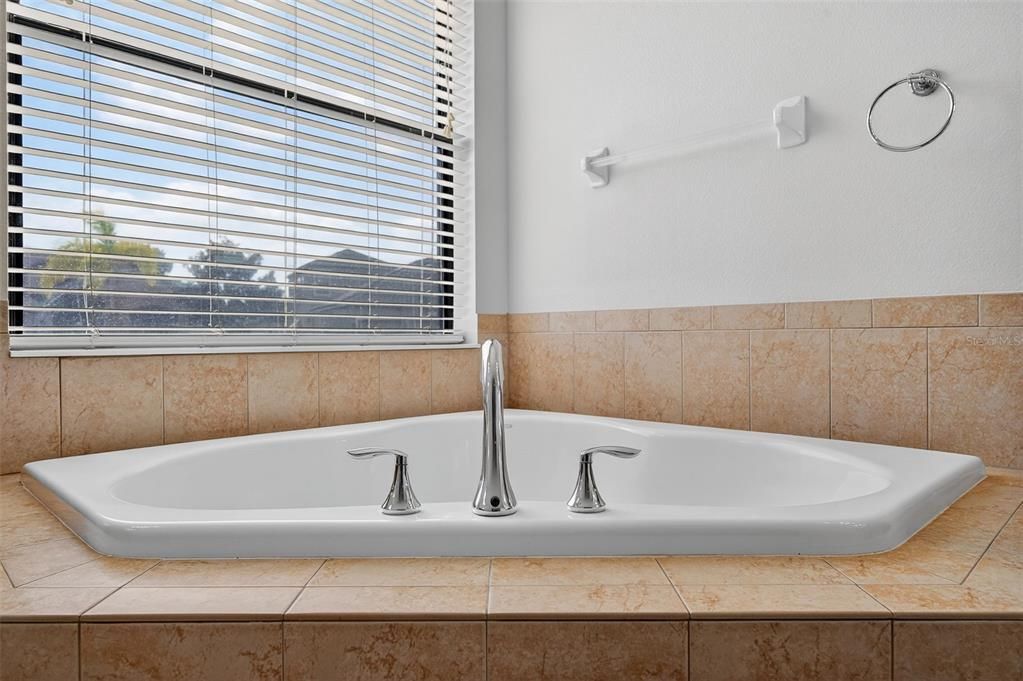 待售: $490,000 (4 贝兹, 3 浴室, 2637 平方英尺)