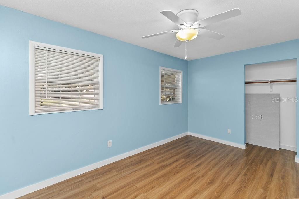 Под контрактом: $212,900 (3 спален, 1 ванн, 1344 Квадратных фут)