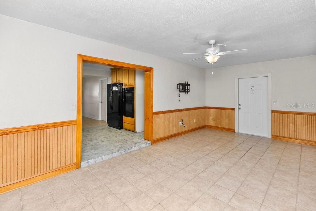 Под контрактом: $212,900 (3 спален, 1 ванн, 1344 Квадратных фут)