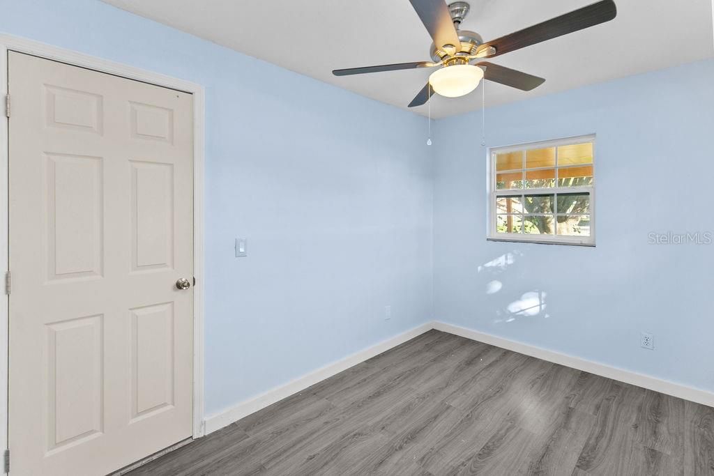 Под контрактом: $212,900 (3 спален, 1 ванн, 1344 Квадратных фут)