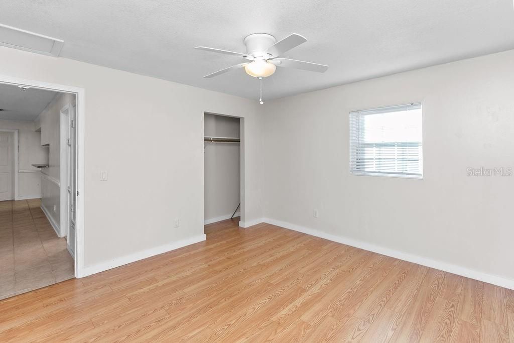 Под контрактом: $212,900 (3 спален, 1 ванн, 1344 Квадратных фут)