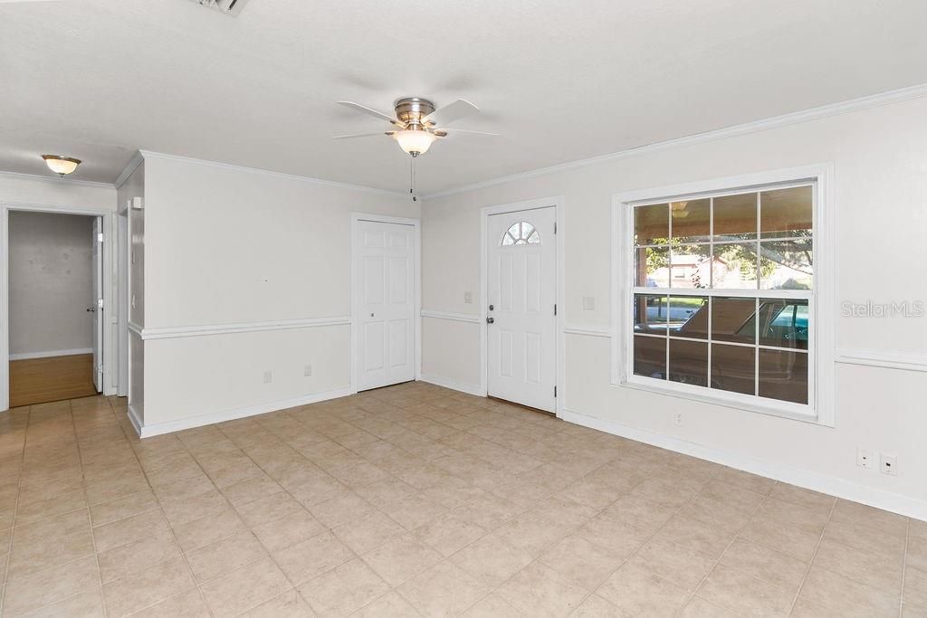 Под контрактом: $212,900 (3 спален, 1 ванн, 1344 Квадратных фут)