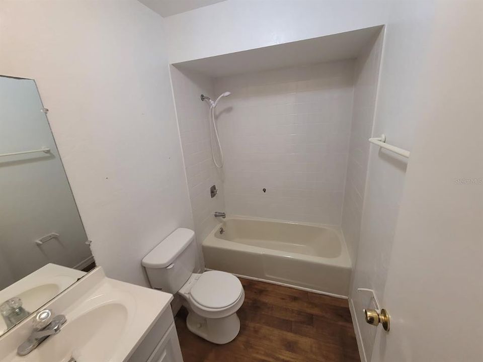 For Sale: $102,000 (2 beds, 2 baths, 1046 Square Feet)