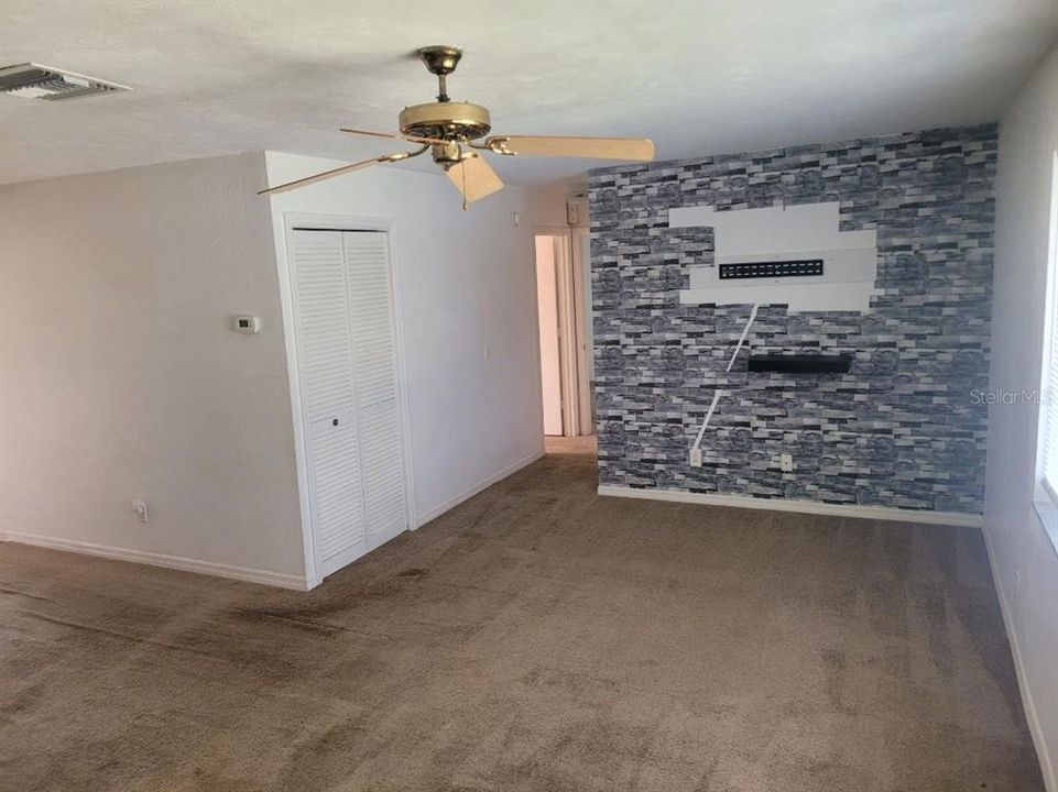 For Sale: $102,000 (2 beds, 2 baths, 1046 Square Feet)