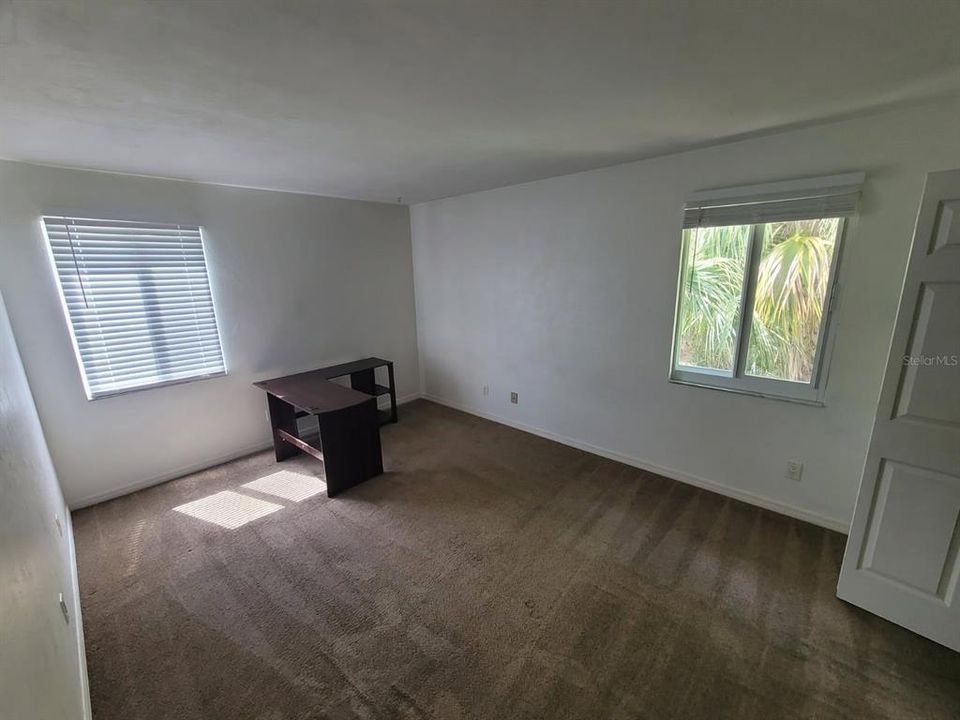 For Sale: $102,000 (2 beds, 2 baths, 1046 Square Feet)