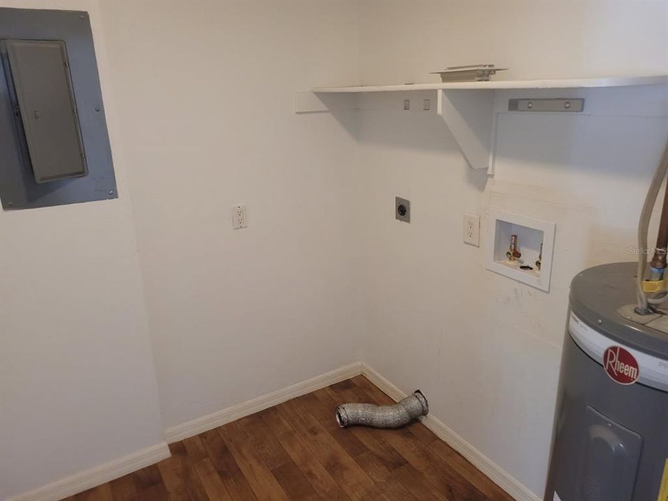For Sale: $102,000 (2 beds, 2 baths, 1046 Square Feet)