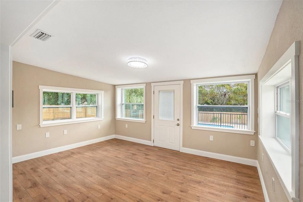 待售: $298,900 (3 贝兹, 2 浴室, 1366 平方英尺)