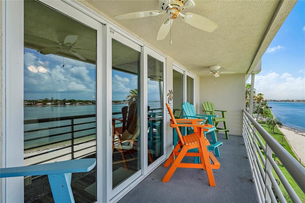 合同活跃: $544,900 (2 贝兹, 2 浴室, 1080 平方英尺)