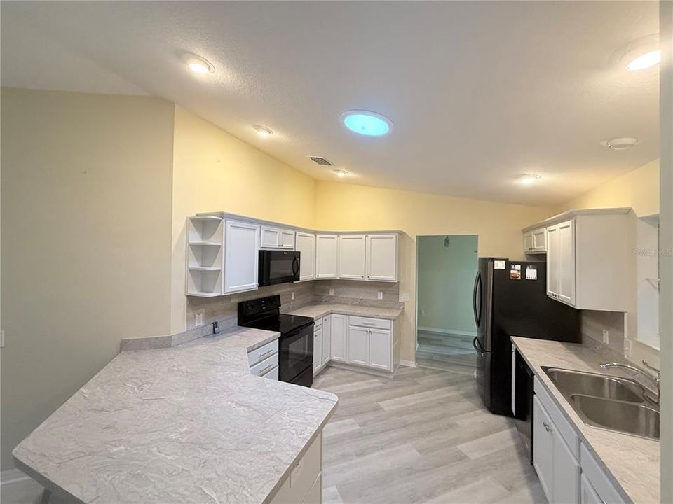 En Venta: $325,000 (3 camas, 2 baños, 1607 Pies cuadrados)