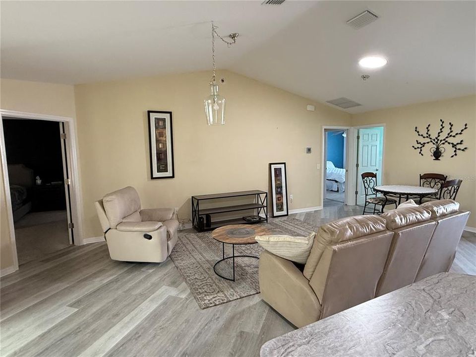 En Venta: $325,000 (3 camas, 2 baños, 1607 Pies cuadrados)