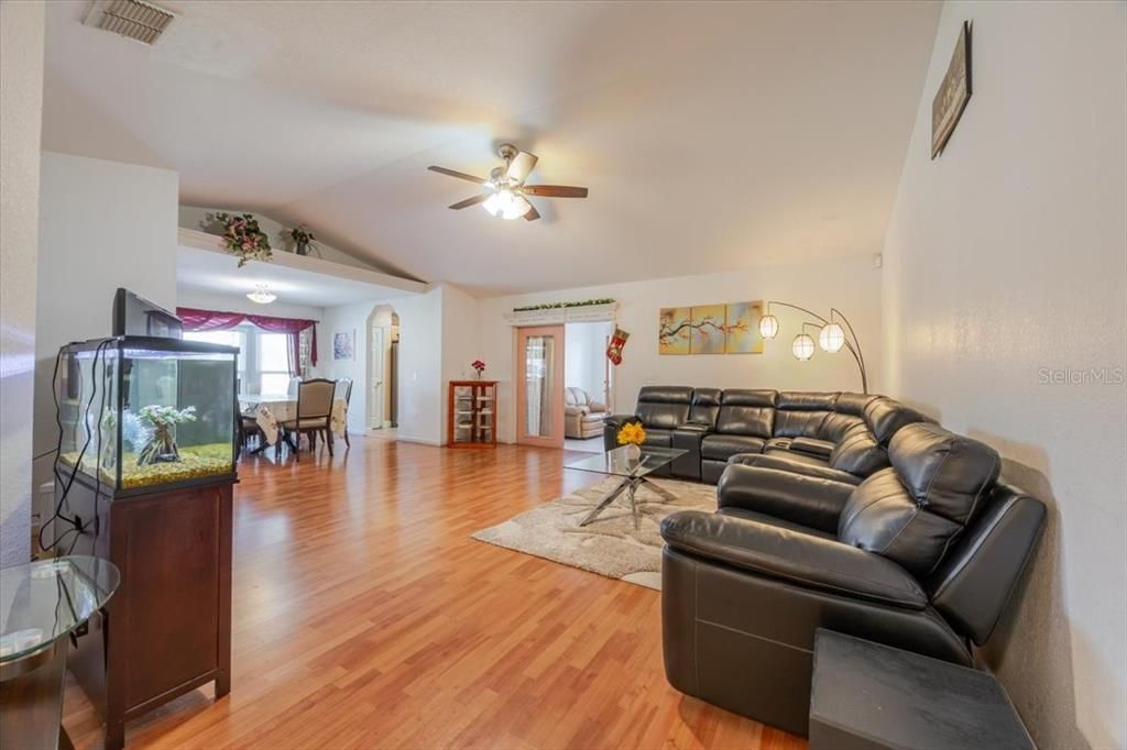 待售: $368,500 (3 贝兹, 2 浴室, 1806 平方英尺)