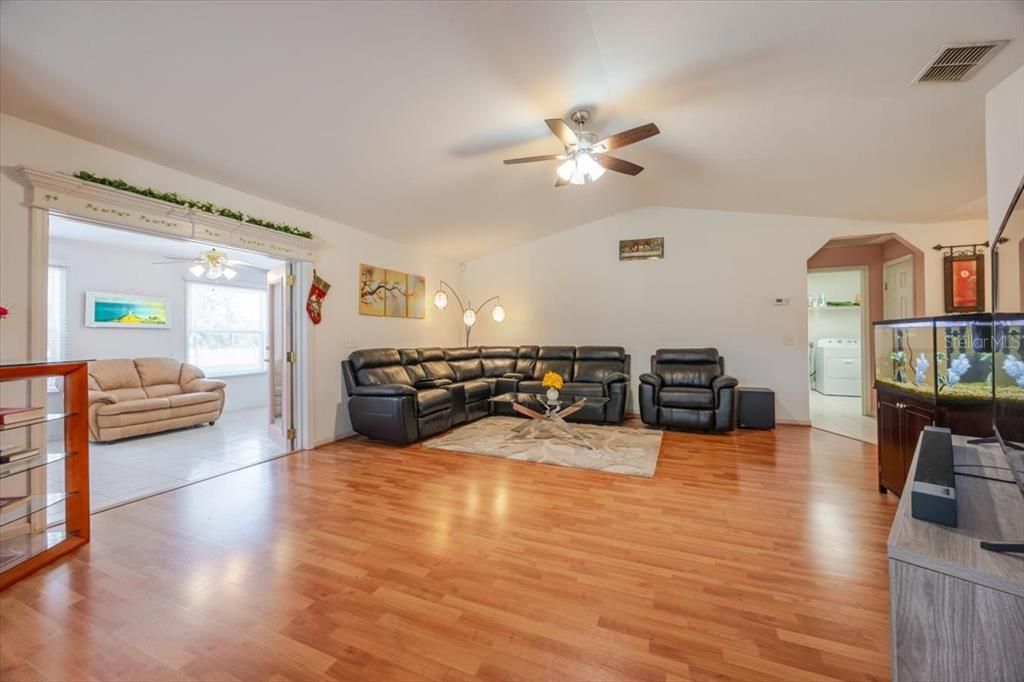 待售: $368,500 (3 贝兹, 2 浴室, 1806 平方英尺)