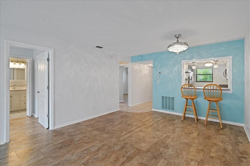 Activo con contrato: $1,750 (2 camas, 2 baños, 1100 Pies cuadrados)