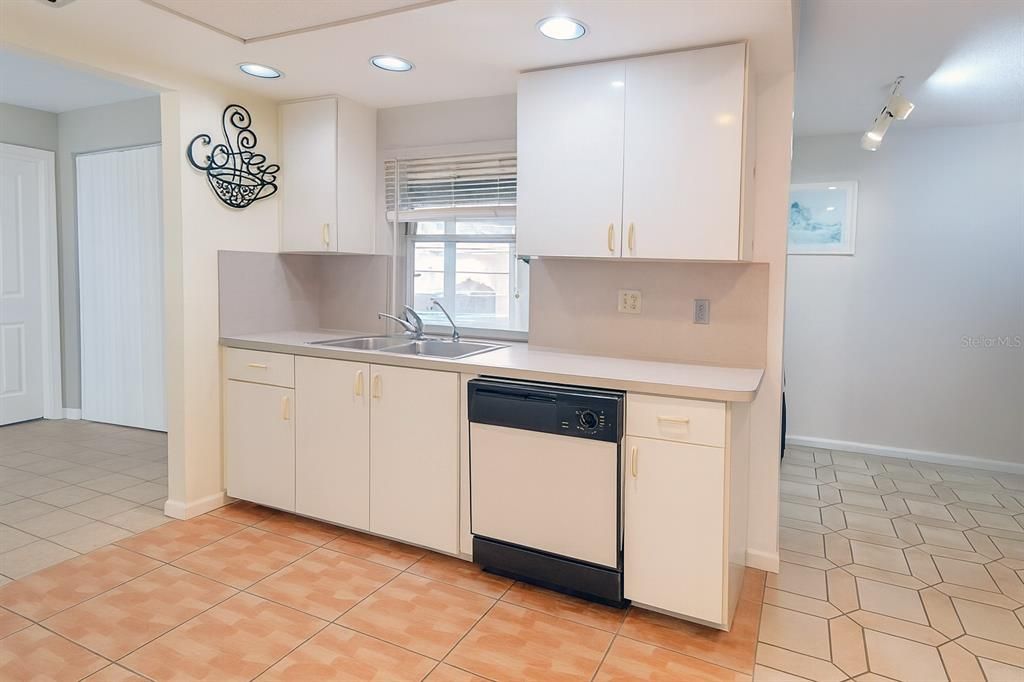 En Venta: $290,000 (2 camas, 2 baños, 1626 Pies cuadrados)