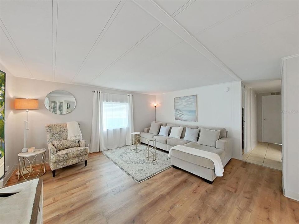 For Sale: $165,000 (2 beds, 2 baths, 1200 Square Feet)