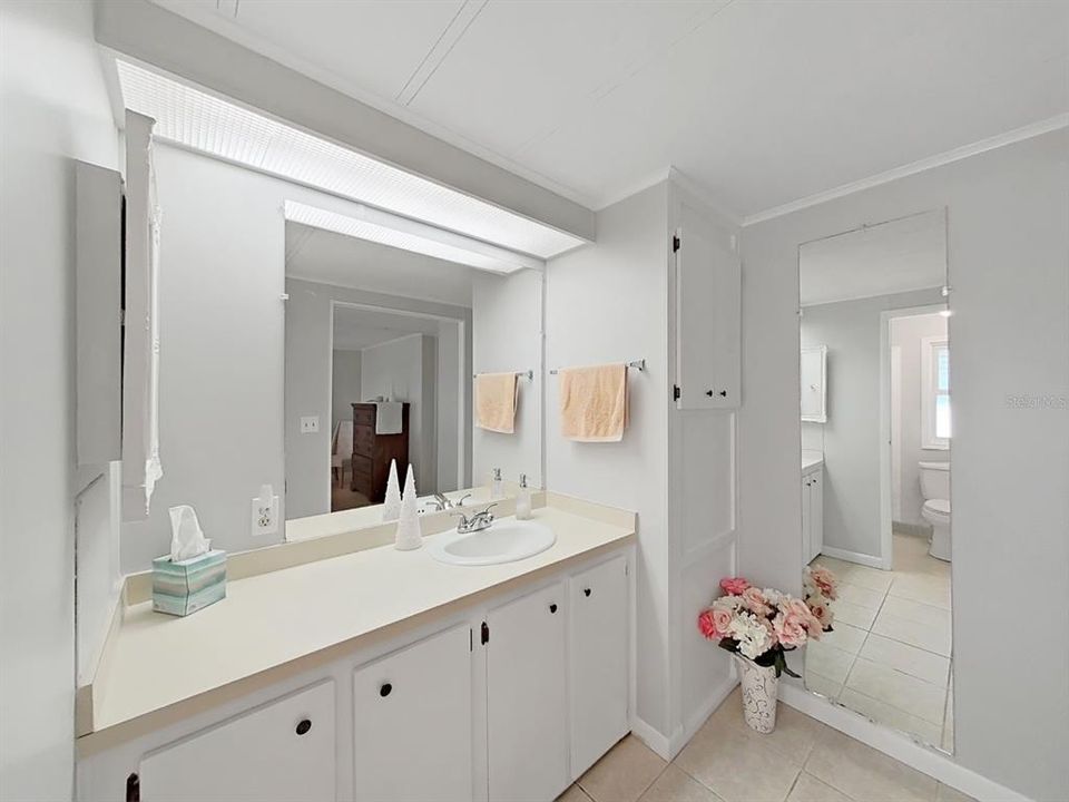 For Sale: $165,000 (2 beds, 2 baths, 1200 Square Feet)