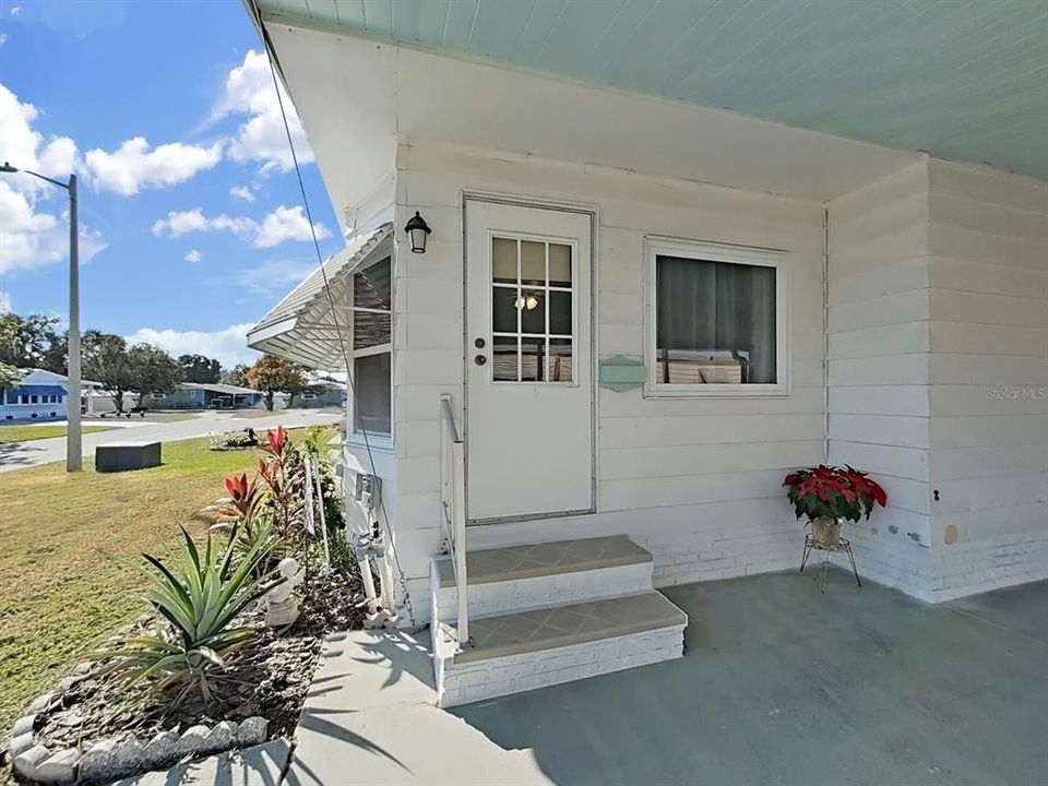 For Sale: $165,000 (2 beds, 2 baths, 1200 Square Feet)