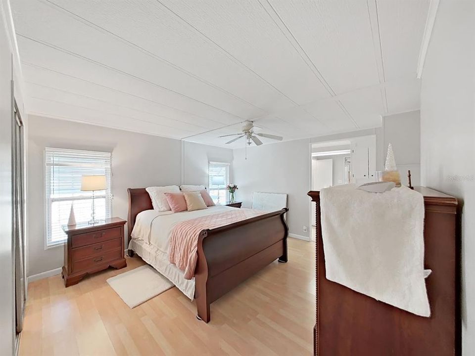 For Sale: $165,000 (2 beds, 2 baths, 1200 Square Feet)