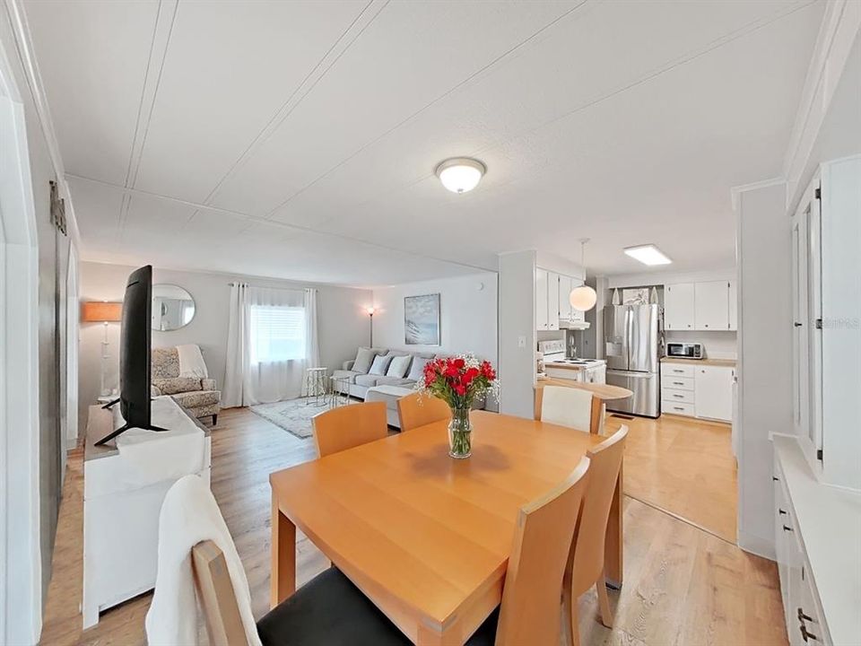 For Sale: $165,000 (2 beds, 2 baths, 1200 Square Feet)