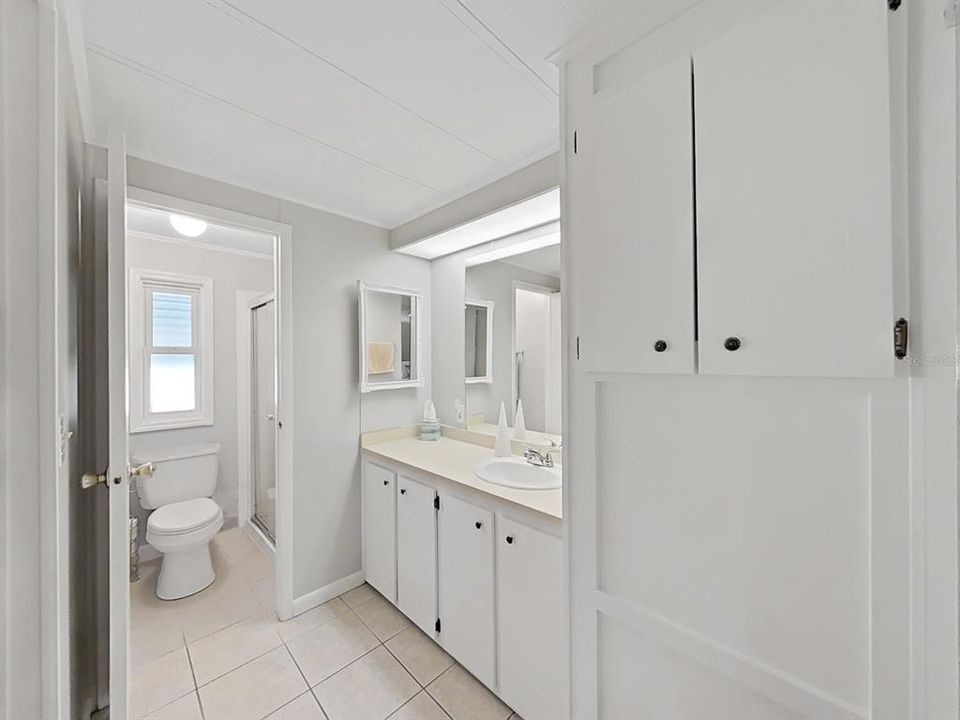 For Sale: $165,000 (2 beds, 2 baths, 1200 Square Feet)