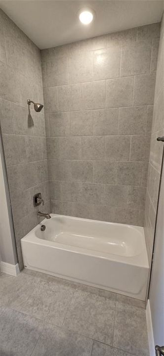 En Renta: $2,300 (4 camas, 3 baños, 2092 Pies cuadrados)