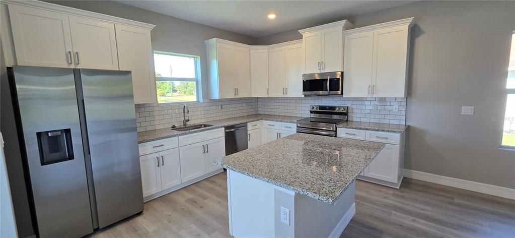 En Renta: $2,300 (4 camas, 3 baños, 2092 Pies cuadrados)