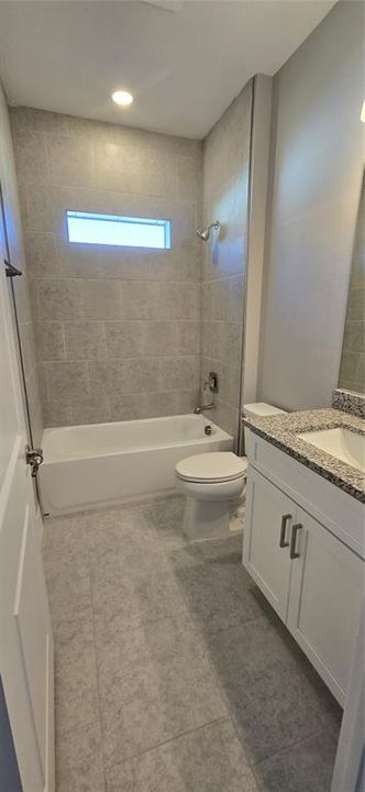 En Renta: $2,300 (4 camas, 3 baños, 2092 Pies cuadrados)