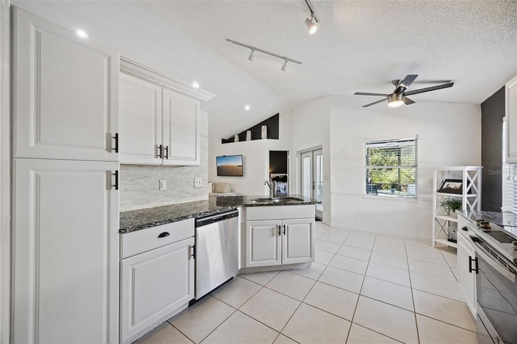 For Sale: $354,900 (3 beds, 2 baths, 1236 Square Feet)