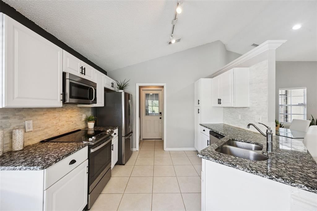 For Sale: $354,900 (3 beds, 2 baths, 1236 Square Feet)
