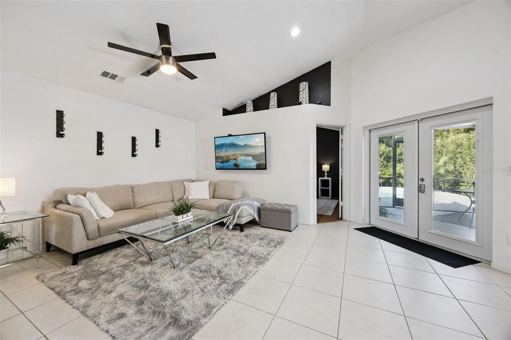 For Sale: $354,900 (3 beds, 2 baths, 1236 Square Feet)