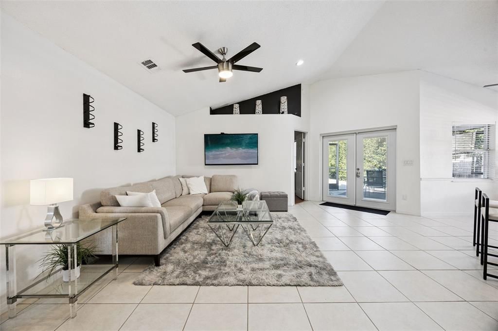 For Sale: $354,900 (3 beds, 2 baths, 1236 Square Feet)