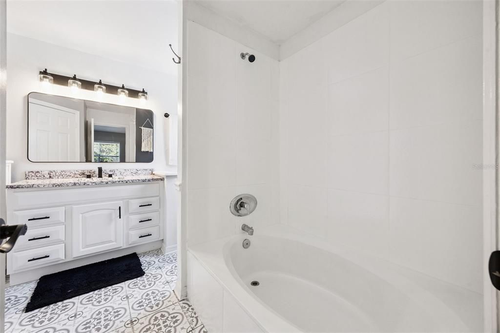 For Sale: $354,900 (3 beds, 2 baths, 1236 Square Feet)