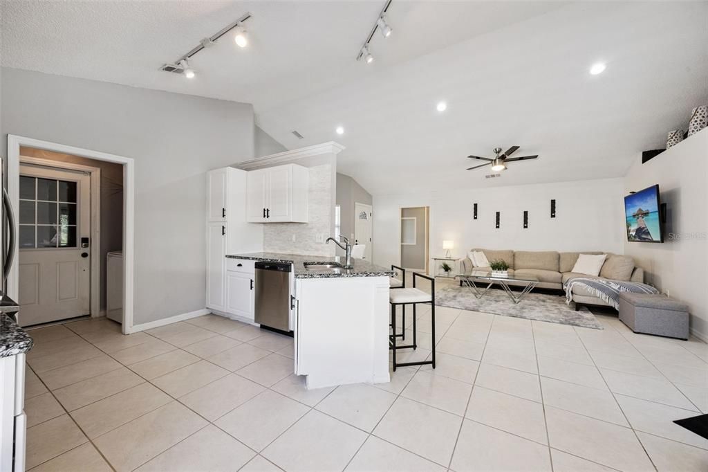 For Sale: $354,900 (3 beds, 2 baths, 1236 Square Feet)