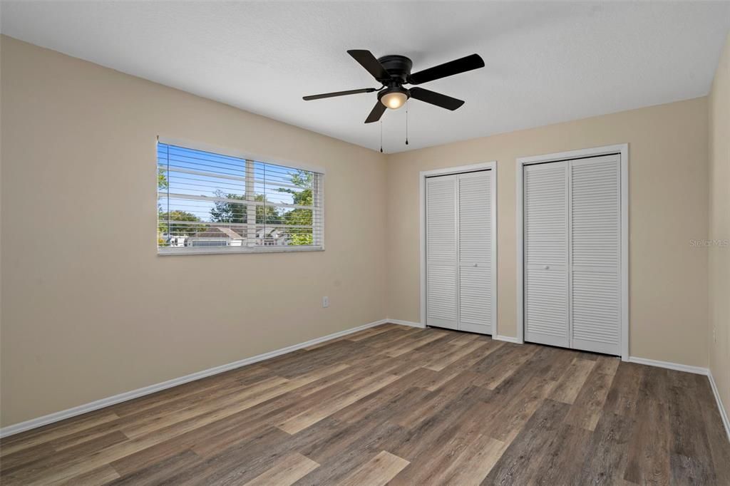 合同活跃: $264,900 (2 贝兹, 2 浴室, 1261 平方英尺)