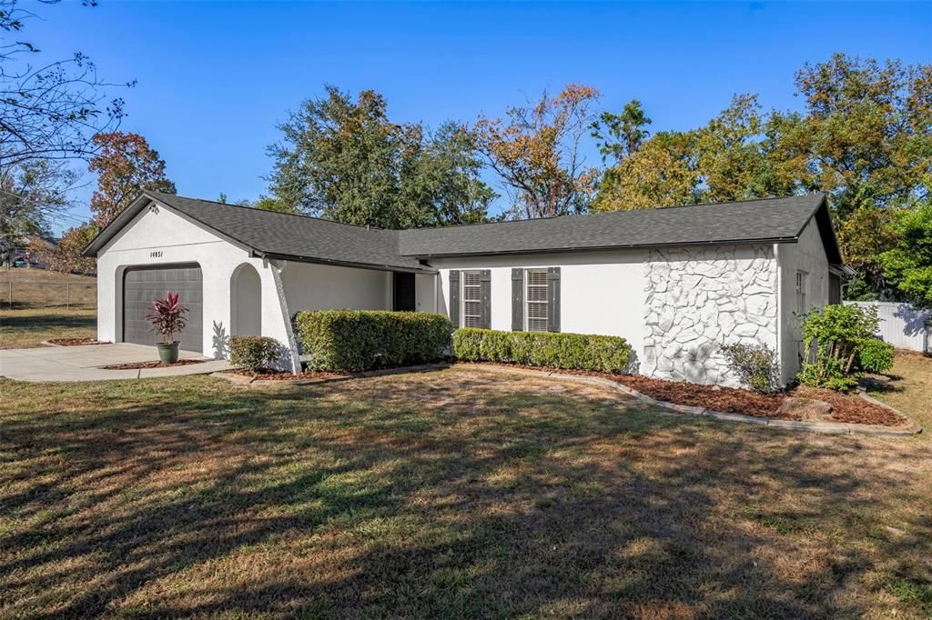 合同活跃: $264,900 (2 贝兹, 2 浴室, 1261 平方英尺)