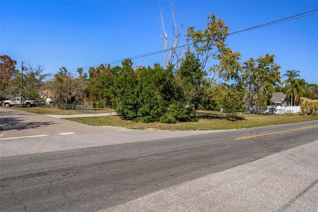 合同活跃: $264,900 (2 贝兹, 2 浴室, 1261 平方英尺)