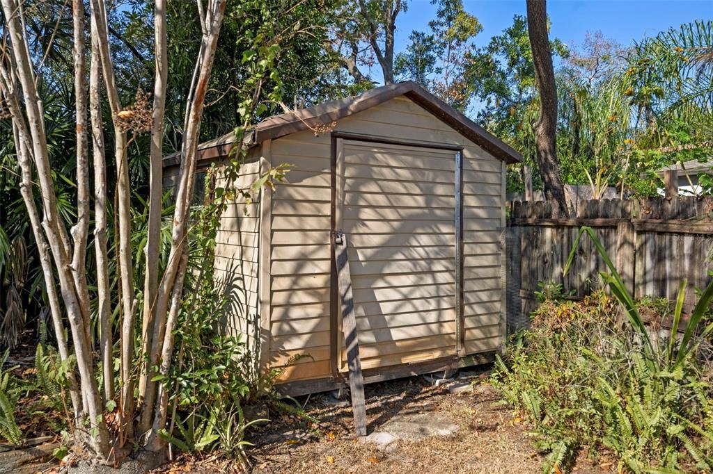 合同活跃: $264,900 (2 贝兹, 2 浴室, 1261 平方英尺)