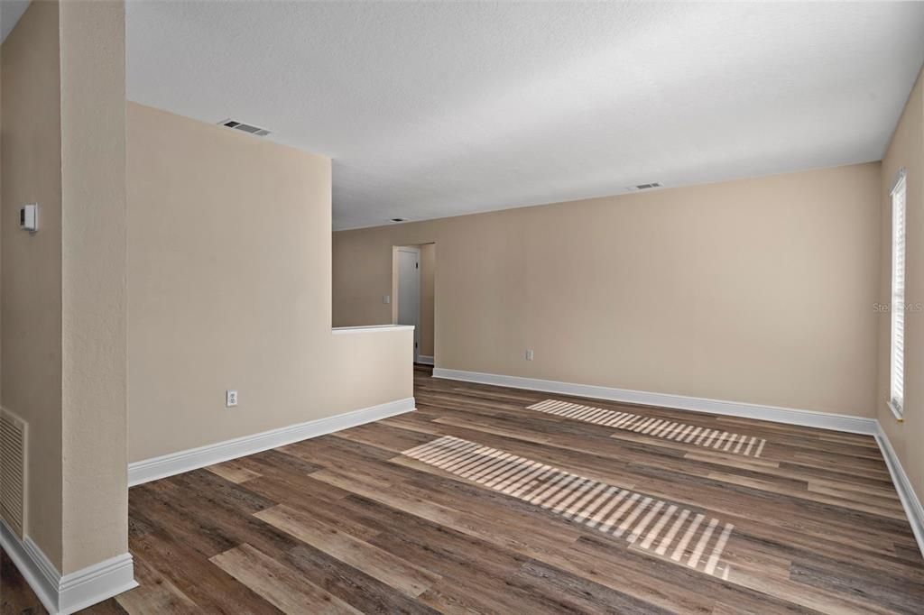 合同活跃: $264,900 (2 贝兹, 2 浴室, 1261 平方英尺)