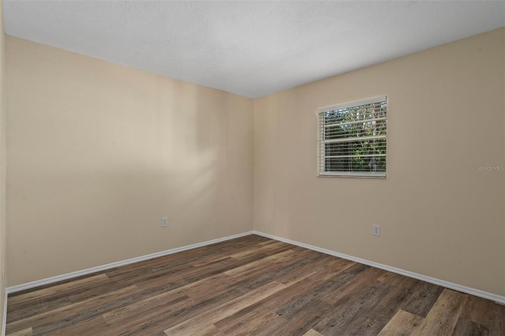 合同活跃: $264,900 (2 贝兹, 2 浴室, 1261 平方英尺)