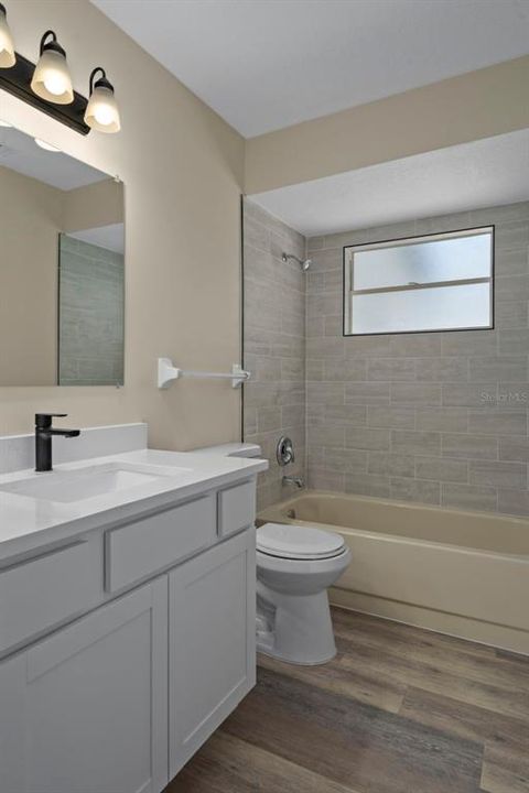 合同活跃: $264,900 (2 贝兹, 2 浴室, 1261 平方英尺)