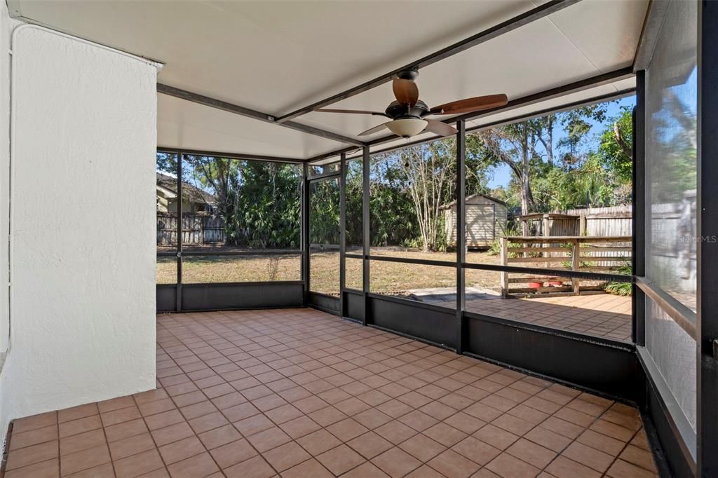 合同活跃: $264,900 (2 贝兹, 2 浴室, 1261 平方英尺)