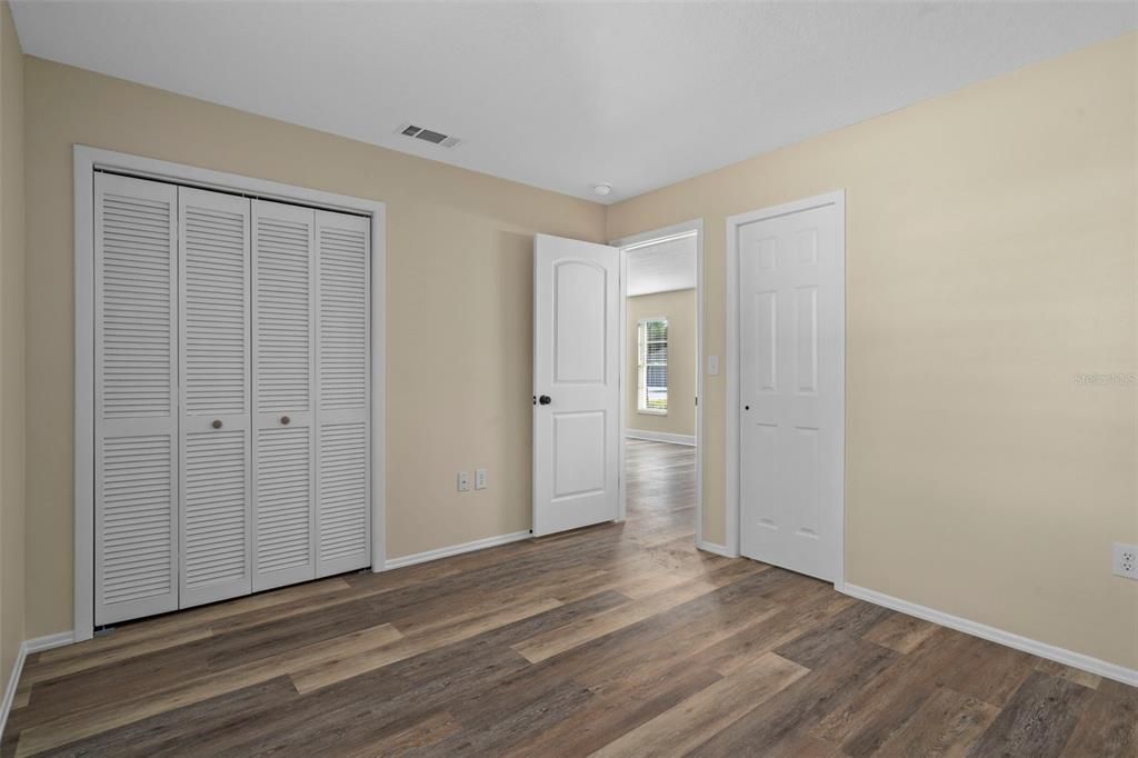 合同活跃: $264,900 (2 贝兹, 2 浴室, 1261 平方英尺)